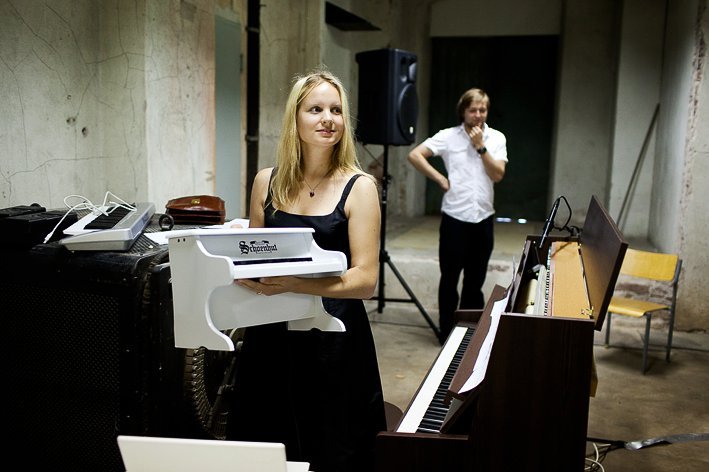 Maria with a Schoenhut toy piano during workshop session